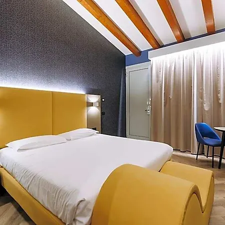 Prestige Hotel 4*