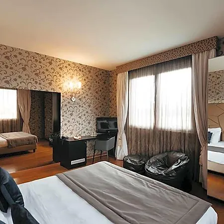 Prestige Hotel 4*